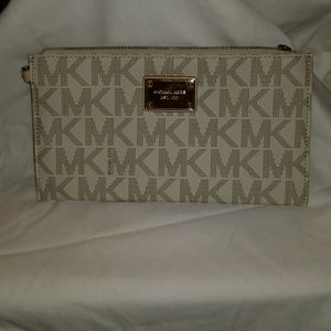 MK Clutch❤